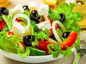 Рецепт дня: вкусный греческий салат с фетой