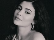 Кайли Дженнер очаровала всех новым трендом причесок