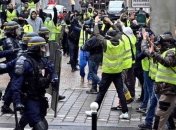 Протесты "желтых жилетов" в Париже: полиция задержала десятки человек 