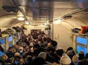 "Коронавирус не пролезет": сеть обсуждает фото из электрички Киев – Нежин