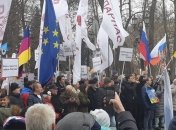 Марш памяти Немцова: люди выходят на улицы Москвы (Видео)