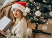 Девушка получает подарок