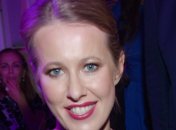 С наступающим! Собчак показала суть уходящего 2020 года неприличным мемом