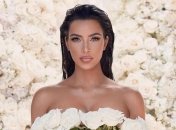 В облегающем белом комбинезоне: стильный образ Ким Кардашян