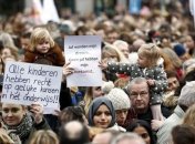 Тысячи учителей вышли на акции протеста в Нидерландах 