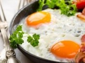 Ученые развеяли миф о вредности яиц для сердца 