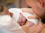 Первый час после родов наедине с ребенком