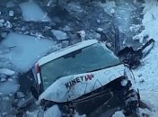 Микроавтобус сборной России слетел в озеро (видео)