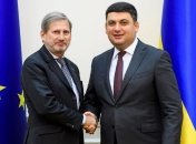 Комиссар ЕС провел встречу с Гройсманом: о чем общались политики