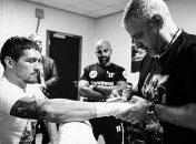 Порошенко поздравил Усика с победой над Беллью