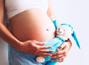 Изначально беременность не считалась причиной осложнений при коронавирусе.