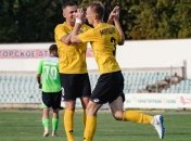 Зачем куда-то бежать, если можно забить с центра поля: удивительный гол в Первой лиге (Видео)