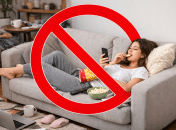 Девушка бездельничает