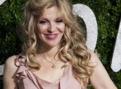 Известный биограф требует с Кортни Лав $100 тыс