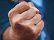 "Е**ло ей надо разбить": в Ужгороде агрессивный пассажир маршрутки избил женщину с ребенком (видео)