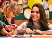 Совсем как обычная мама: Кейт Миддлтон была замечена с детьми на прогулке в парке