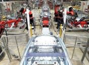 На заводе Tesla в Шанхае начался выпуск электромобилей