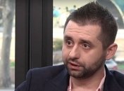 "Я с ним общаюсь": Арахамия рассказал о целях пранкера Джокера (Видео)