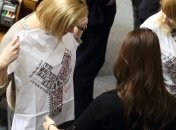 Депутаты объяснили, почему пришли в Раду в белых футболках