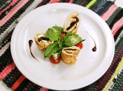 Рулет из курицы с черносливом