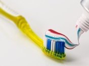 Врачи выяснили, что зубная паста вредна для здоровья