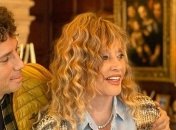 Алла Пугачева без макияжа и в халате поразила поклонников на фото с детьми