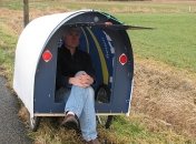 Интересное путешествие американца в необычном домике (Фото)