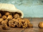 Диетологи назвали популярные перекусы, которые мешают похудению