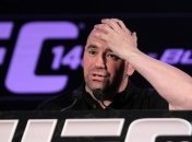 Бій з глядачами: Уайт назвав Арума "мудаком" за організацію поєдинку Ломаченко - Лопес