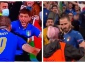 Легенду сборной Италии не пускали на поле, приняв за фаната: смешной момент попал на видео