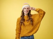 Как красиво и стильно сочетать свитера в зимних луках