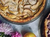 "Хороша как в теплом, так и в холодном виде": диетолог Светлана Фус поделилась рецептом вкусной шарлотки