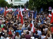 В Варшаве проходит многотысячный митинг