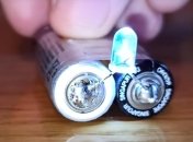 Фонарик из батареек