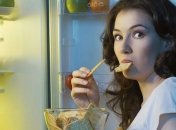 Едим на ночь: полезные продукты, которые можно есть перед сном