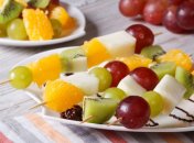 Фрукты на шпажках