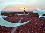 В Турции жители сплотились в годовщину государственного переворота