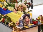 У Франківську прощалися зі стюардесою Марією Микитюк