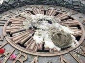Осквернение Вечного огня в Киеве: в сети появилось видео