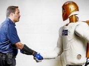 Почему у космонавтов крепкое рукопожатие (Видео)