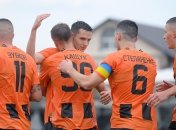 Футболісти "Шахтаря" святкують гол