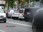 Авто на європейських номерах у Києві.