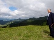 Порошенко похвастался подаренным ему топором и стал героем фотожаб и шуток