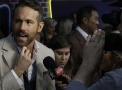 Райан Рейнольдс напоил 21-летнюю старушку (Видео)