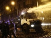 Протестующих в Барселоне впервые разгоняли водометом (Видео)