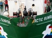 Команду "Arctic Sunrise" хотят освободить от обвинения в пиратстве