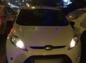 Машина "сбежала" с парковки, а водитель заявил об угоне: курьезный случай попал на видео