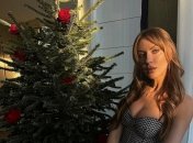 Леся украсила елку