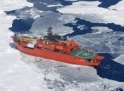 Ледокол "Сюэлун" попытается вырваться из ледового плена 6 января