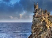 РФ в Крыму начала незаконно бурить скалу под "Ласточкиным гнездом"